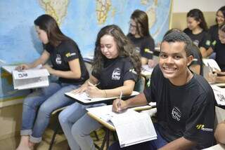 Alunos do Instituto Luther King, durante aula, em Campo Grande (Foto: Divulgação)