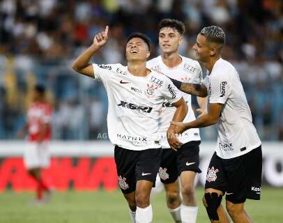 Corinthians faz 6 a 0 e garante vaga nas quartas de final da Copinha