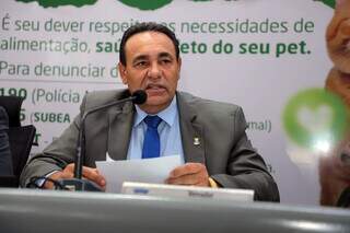 Presidente da Câmara Municipal, vereador Carlos Augusto Borges, o “Carlão” (PSB), durante sessão ordinária em dezembro de 2023. (Foto: Divulgação/CMCG)