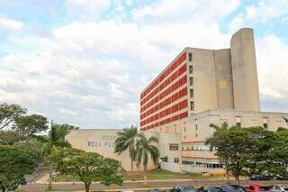 Prédio do Hospital Regional de Mato Grosso do Sul em Campo Grande. (Foto: Paulo Francis/Arquivo)