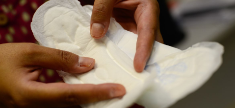 Em MS, 350 mil mulheres e transexuais já podem retirar absorventes gratuitos