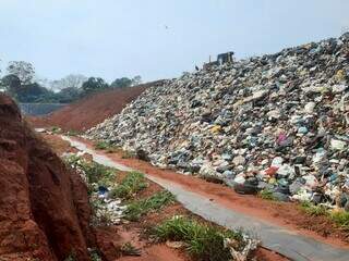 Aterro sanitário em Jardim, que recebe resíduos de 11 cidades. (Foto: Divulgação/Cidema)