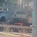 Susto: carro pega fogo em plena Avenida Afonso Pena