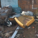 Centro comunitário vira depósito de lixo e da "xepa" de feira