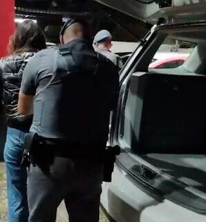 Momento em que Francine foi presa em Bragança Paulista, São Paulo (Foto: reprodução / vídeo)