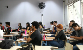 Estudantes em sala de curso preparatório. (Foto: Rovena Rosa/Agência Brasil)