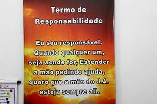 Em banner termo de responsabilidade mostra dever do grupo de J.A. (Foto: Juliano Almeida)