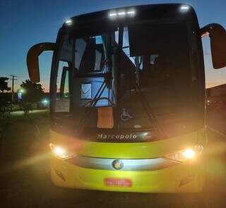 Ônibus conduzido por motorista embriagado, na BR-163, em Campo Grande (Foto: Divulgação/PRF)