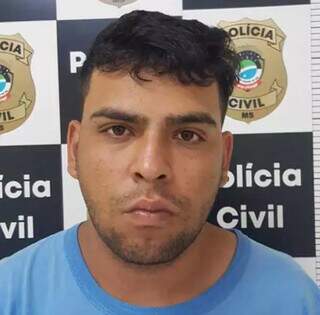 Nicki em uma das vezes que foi preso pela Polícia Civil (Foto: Direto das Ruas)