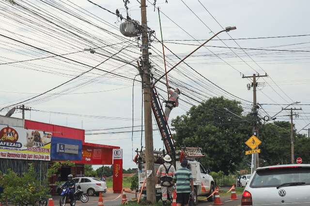 Comerciantes passam 7h sem energia el&eacute;trica na Avenida dos Cafezais