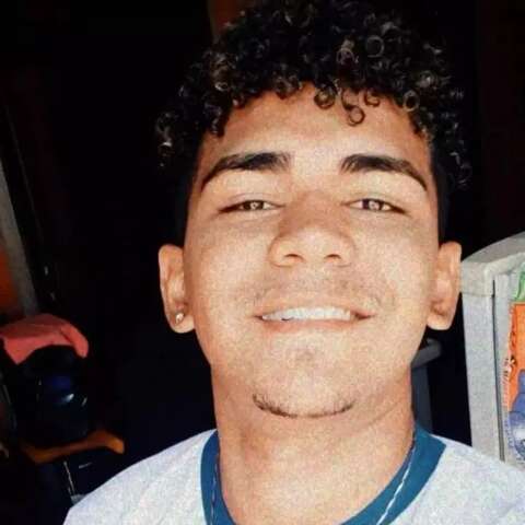 Jovem que morreu em acidente entre 3 carros tinha 19 anos 