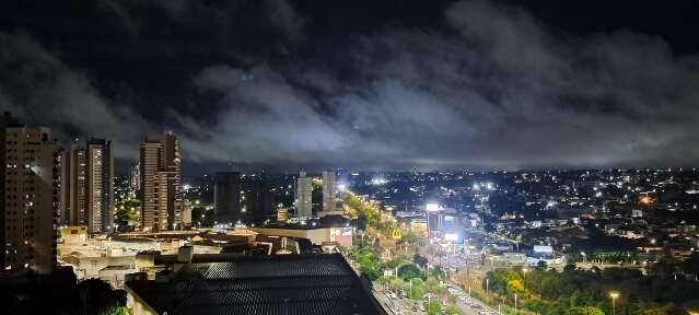 Sob alerta de temporal, Capital registra queda de 7 graus em menos de 12 horas