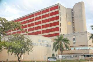 Fachada do Hospital Regional Rosa Pedrossian, em Campo Grande. (Foto: Paulo Francis)