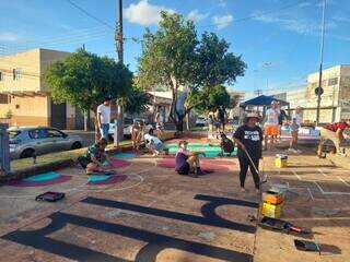 Pintura em pra&ccedil;a chega ao fim com esperan&ccedil;a de mais amor no Carnaval