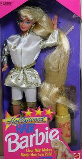 Coleção de Barbie tem modelo da década de 1990. (Foto: Arquivo pessoal)