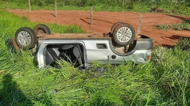 Morre passageiro de picape que capotou depois de desviar de buraco