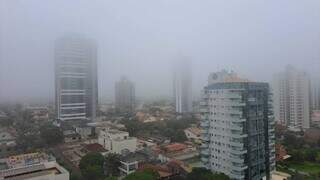 Nevoeiro visto dos altos da Avenida Afonso Pena, na Capital (Foto: Maristela Brunetto)
