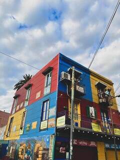Prédio colorido em um dos bairros de Buenos Aires. (Foto: Arquivo pessoal