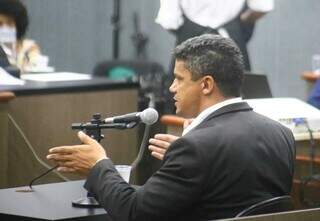 Paulo Roberto Xavier durante depoimento no julgamento da morte do filho (Foto/Arquivo)