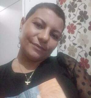 Regina Maura da Silva mientras recibe quimioterapia (Foto: Archivo personal)