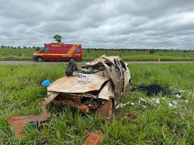 Contrabandista perde controle da dire&ccedil;&atilde;o e morre ao capotar carro