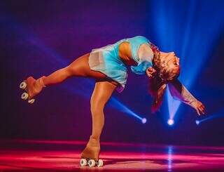 Patinadora em solo de patins no palco do Zbura (Foto: Acervo Pessoal)