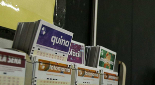 Volantes de aposta da Caixa em agência lotérica. (Foto: Valter Campanato/Agência Brasil)