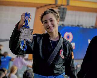 A atleta sul-mato-grossense Lorrayne Souza foi vice-campeã em torneio de jiu-jitsu (Foto: Reprodução/Redes Sociais)