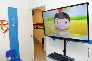 Salas de aula são equipadas com TVs interativas para alunos. (Foto: Juliano Almeida)