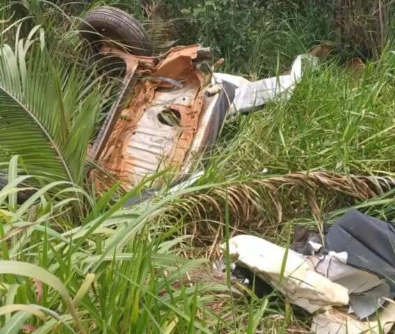 Morador de MS sobrevive a acidente que partiu carro ao meio em Goi&aacute;s