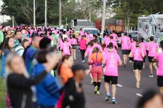 Corredores na Maratona de Campo Grande na Avenida Afonso Pena (Foto: Henrique Kawaminami)