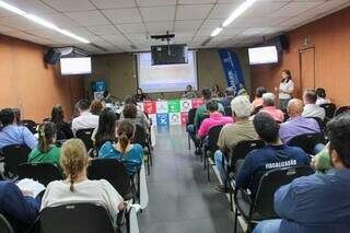 População lota auditório da Planurb em dia de debate. (Foto: Juliano Almeida)