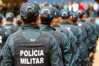 Policiais militares enfileirados durante evento oficial em Mato Grosso do Sul (Foto: Arquivo | Henrique Kawaminami)