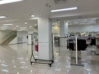 No Shopping Campo Grande, loja Marisa se encontra praticamente vazia (Foto: Direto das Ruas)