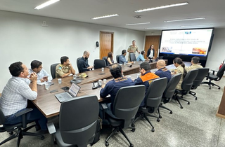 Autoridades e representantes reunidos durante realização do planejamento (Foto: Divulgação)