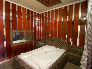 Motel na Vila Maciel possui quartos em estilos variados. (Foto: Divulgação/InfoImóveis)