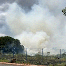 Após incêndio em terreno da UFMS, céu do Carandá Bosque é tomado por fumaça