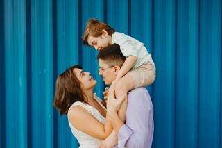 Isadora, o marido e o filho são autistas