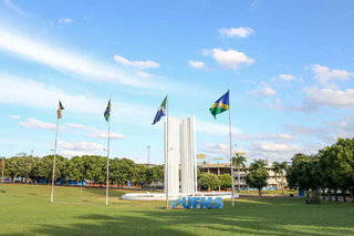 Monumento da Universidade Federal em Campo Grande conhecido como “paliteiro”. (Foto: Paulo Francis)