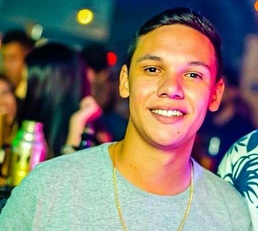 Jovem morre em acidente e passageiro de caminhonete fica gravemente ferido 