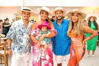 Chapéus da Malu Pires fizeram sucesso no aniversário da mãe de Neymar. (Foto: Reprodução/ Instagram)