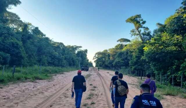 Grupo terrorista reaparece e queima trator em fazenda 