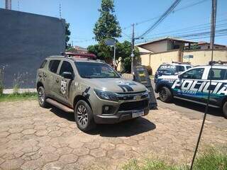 Viaturas do Bope e da Polícia Militar fecham cruzamento (Foto: Dayene Paz)