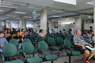 Centenas de pessoas em busca de emprego na Funtrab, em Campo Grande (Foto: Arquivo/ Marcos Maluf)