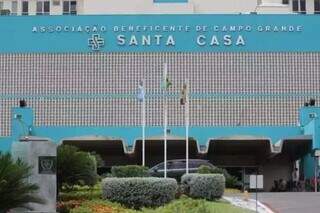 Fachada da Santa Casa em Campo Grande, onde vítima recebeu atendimento. (Foto: Juliano Almeida)  