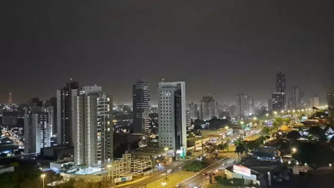 Sob alerta de tempestade, temperatura cai onze graus em menos de 10 horas