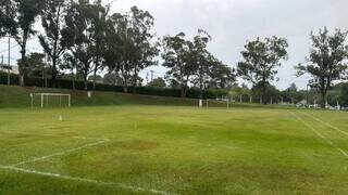 Chuva registrada no campo de futebol do Rádio Clube de Campo Grande (Foto: Lucimar Couto)