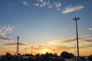 Céu claro nesta manhã em Campo Grande (Foto: Henrique Kawaminami)