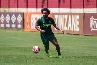 Lateral esquerdo Marcelo em treino com bola (Foto: Marcelo Gonçalves/Fluminense)