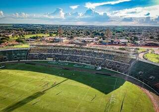 Vista aérea do Estádio Douradão, em Dourados, em jogo do Campeonato Sul-Mato-Grossense (Foto: Divulgação) 